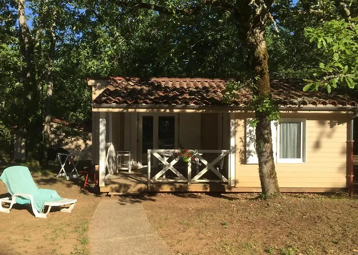 - Village Familial A Au Coeur Du Vignoble Lotois ホリデーパーク *